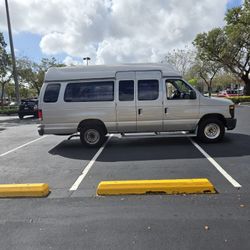 Ford  E250. Cargo. High  Cealng 