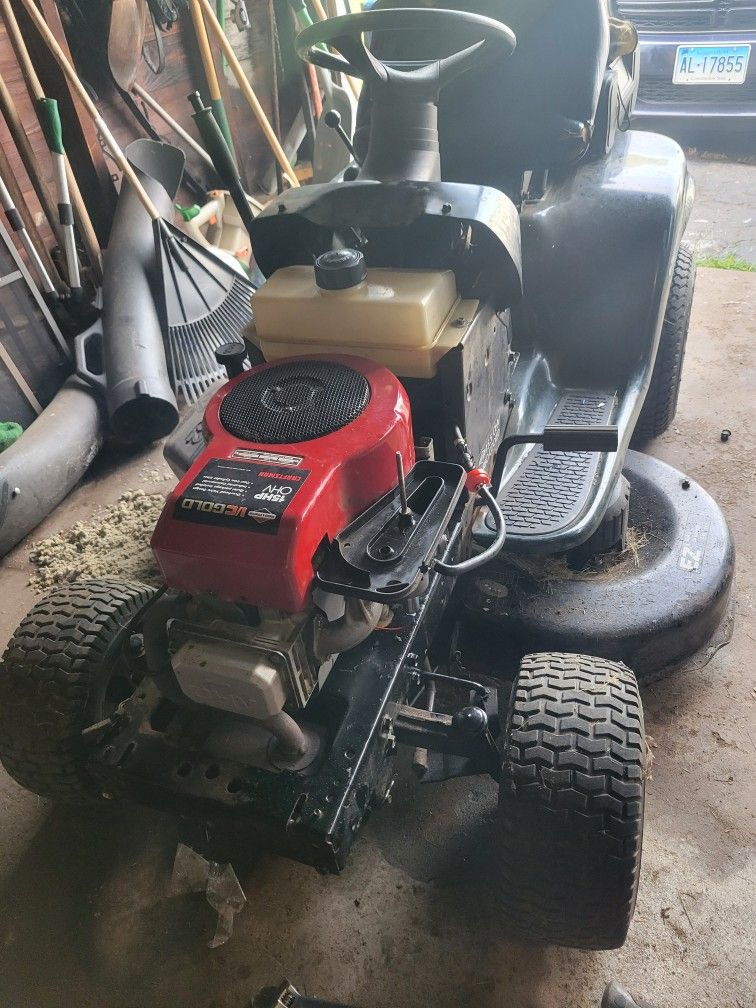 Craftsman Riding Lawn Mower (Parts Or Fix)