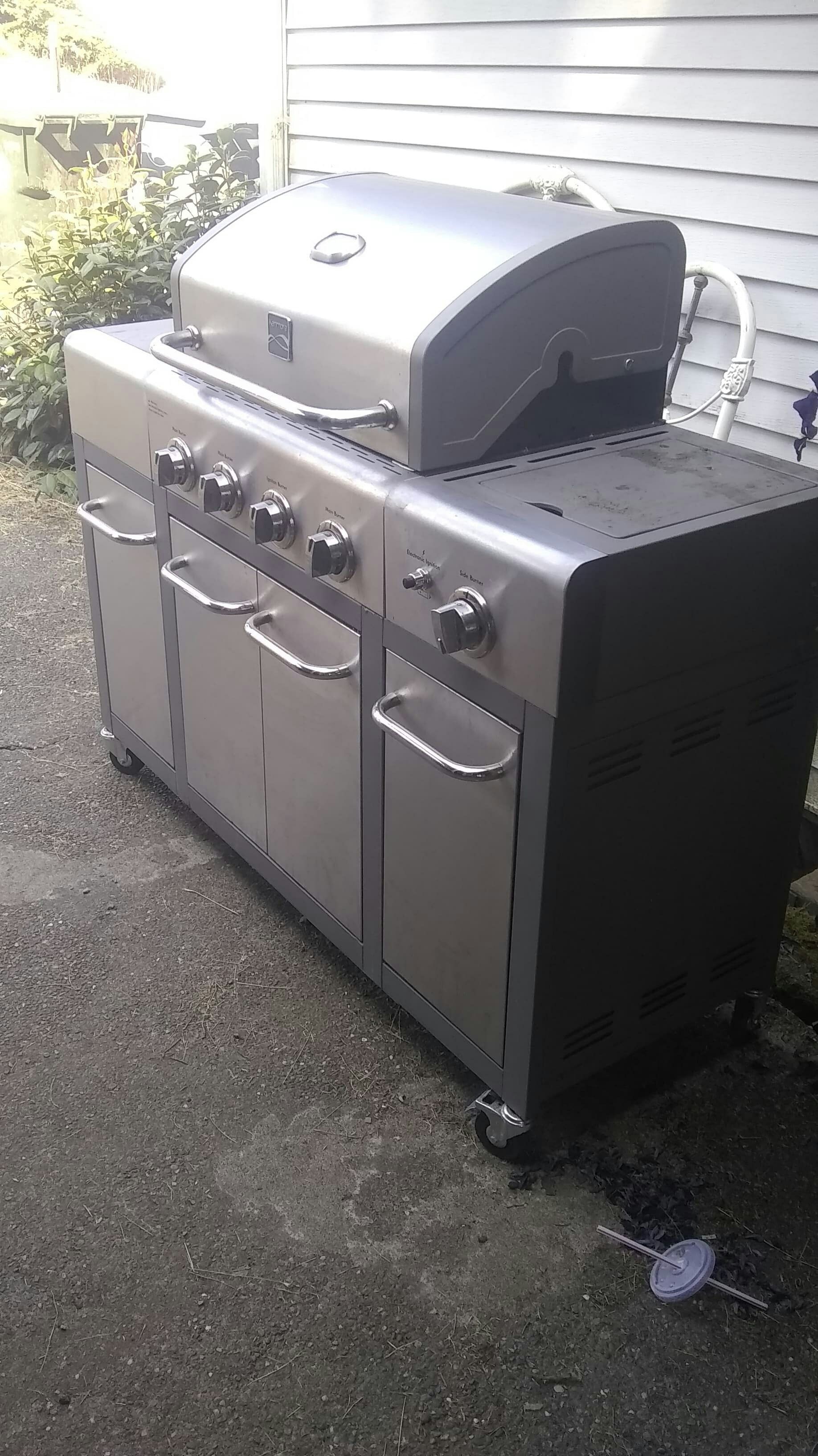 KENMORE 4 MAIN/1 SIDE BURNER GAS GRILL