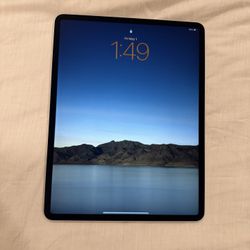 iPad Pro 12.9" (4th Generation) + Keyboard + Pencil