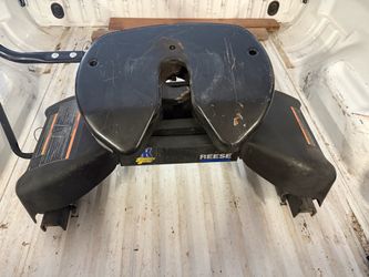 Ford superduty f250 f-350 shortbed   Reese 5th wheel  sliding hitch