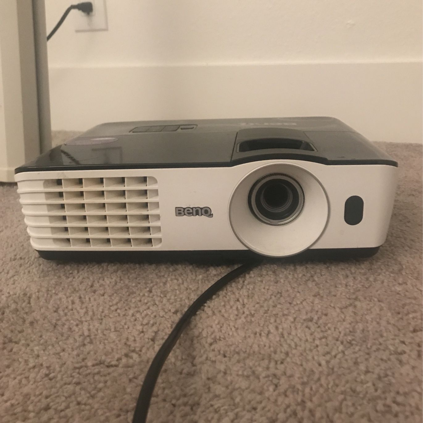 Projector With Screen 