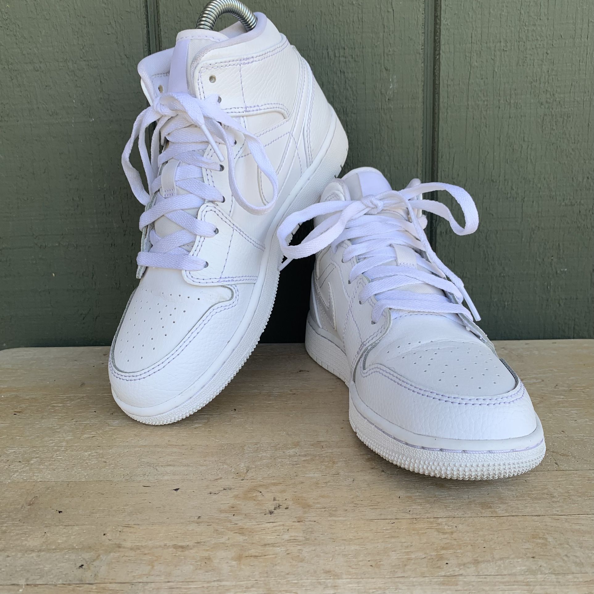 Nike Air Jordan 1 Mid NBY Triple White 554725-126 Youth Size 4 / Womens Size 6