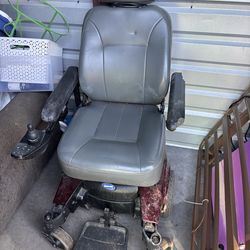 Electric wheelchair