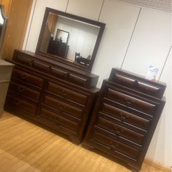 MIUST GO! FLOOR MODEL NO DAMAGE! $550! WOW! BEST DEALS