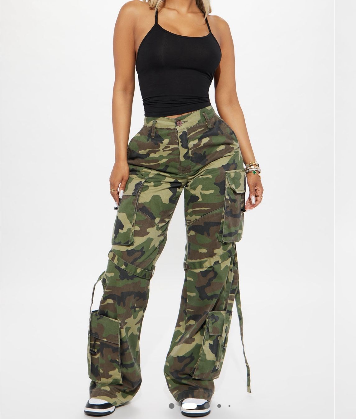 Medium Brand New Fashion Nova Camo Cargo Pants 