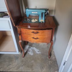 Vibtage Modernage Precision Built Sewing Machine, Model 840