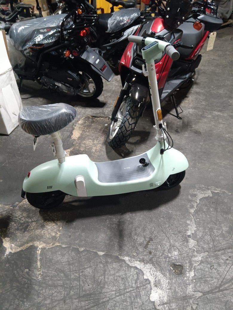Electric Scooter & New & Alarm & Remote Control & 25mph