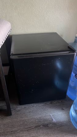 Hisense Ronshen mini fridge