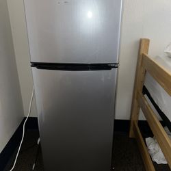 Large Dorm Refrigerator 