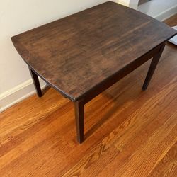 Vintage Wooden End Table “Distinctive Furniture By Stanley”