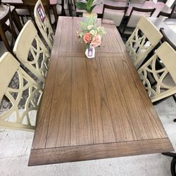 Table With 5 Dining Chairs 