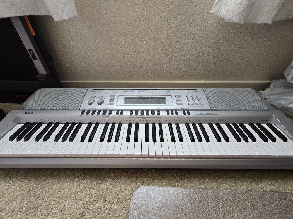 Casio WK-210 Keyboard