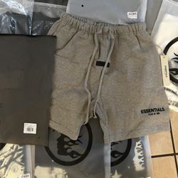 Essentials Shorts 