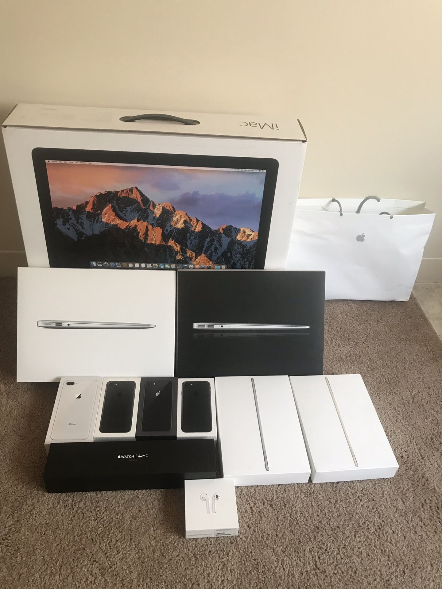 Nice lot of Apple MacBook iPhone Empty Boxes Great for resell