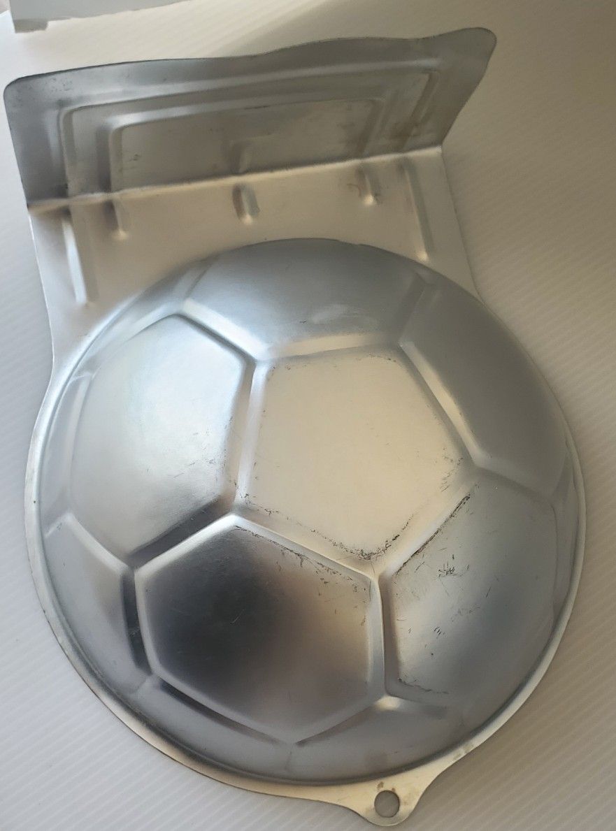 Wilton Soccer Ball 2105-2044 Aluminum Cake Pan Mold 2001 Sports Birthday VTG