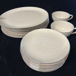 Pickard Damask Fine Bone China (1965) 30 Items