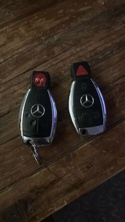 2015 and 2009 Mercedes Benz ML350 Ley Fobs
