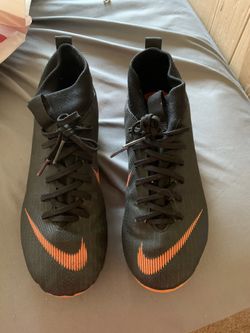 Soccer shoes