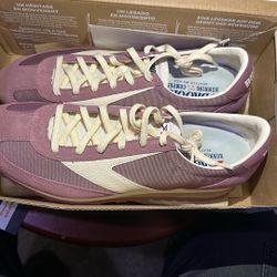 Unisex Size 13 Purple Brooks Brand New 