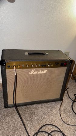MARSHALL GUITAR AMP