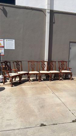 Ain’t  Vintage of Made by Stanley’s furniture 🪑 set up eight chairs
