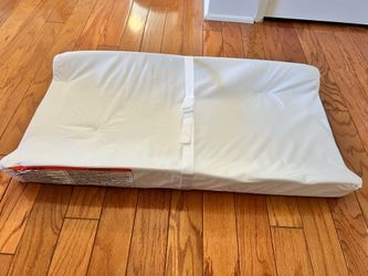 Munchkin Secure Grip Changing Pad – Excellent Condition