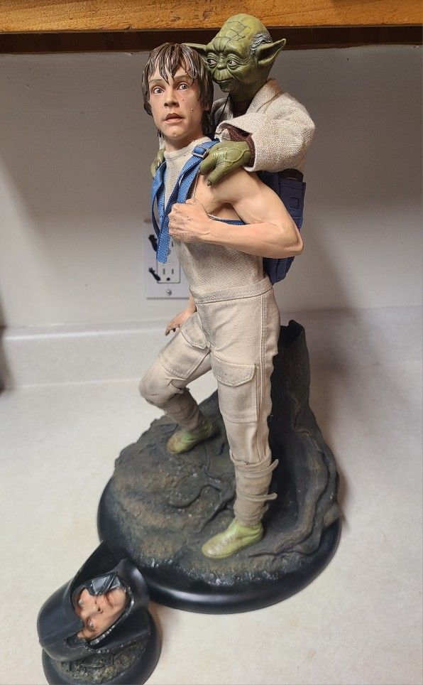 Sideshow Luke and Yoda statue