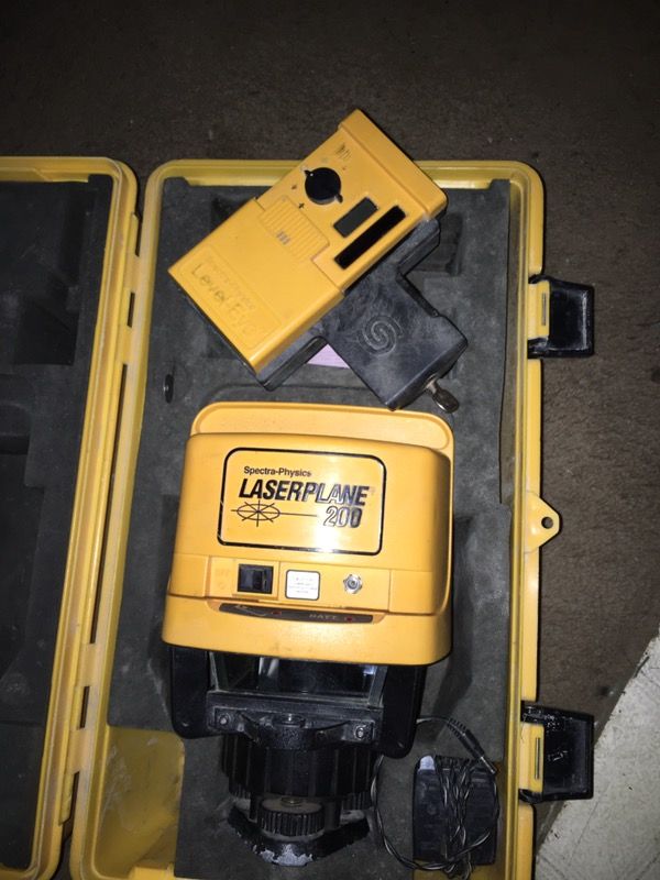 Spectra physics laserplane 200 level with tripod. $300
