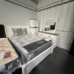 4-piece Queen Bedroom Set 