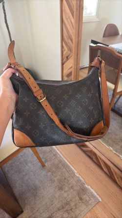 Vintage Authentic Louis Vuitton Monogram Boulogne 30