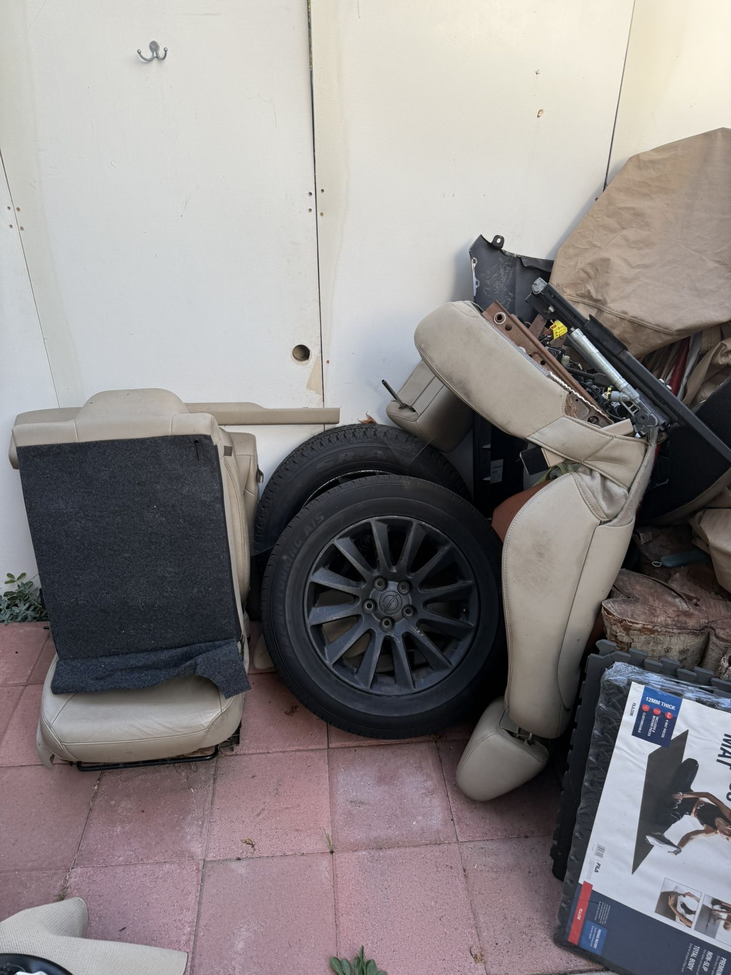 Chrysler 300c Seats and Tires
