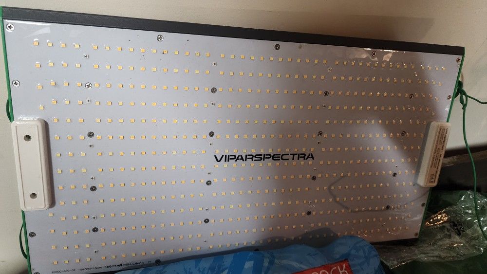 240W LED Grow Light Viparspectra P2000