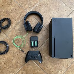 Xbox Series X -1TB Under Warranty 03/26 Controller, Headset, (2) Battery Pack  w/ Charger 1 Owner 