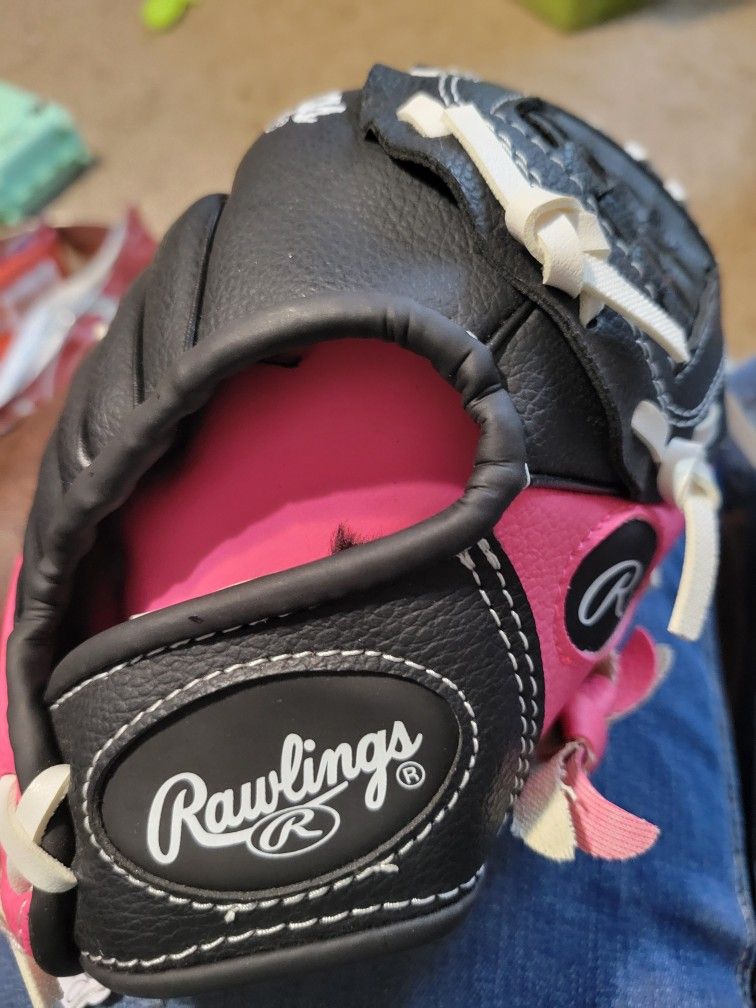 Rawlings Black & Pink T Ball Glove 9 Inch