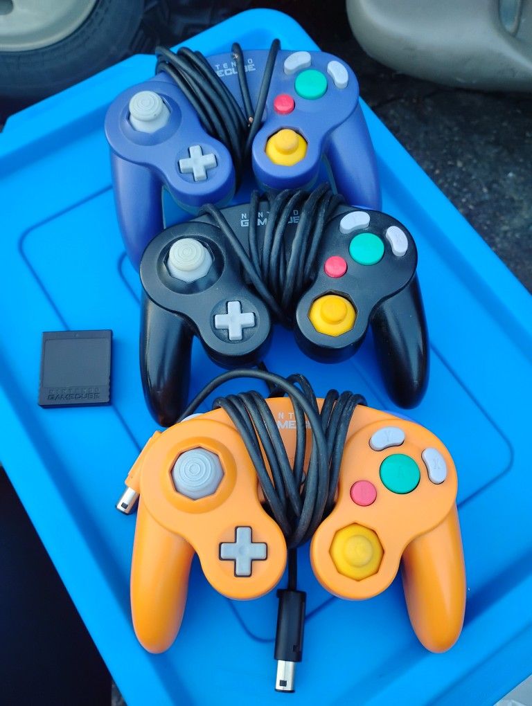 3 Original Nintendo GameCube Controllers And Memory Card