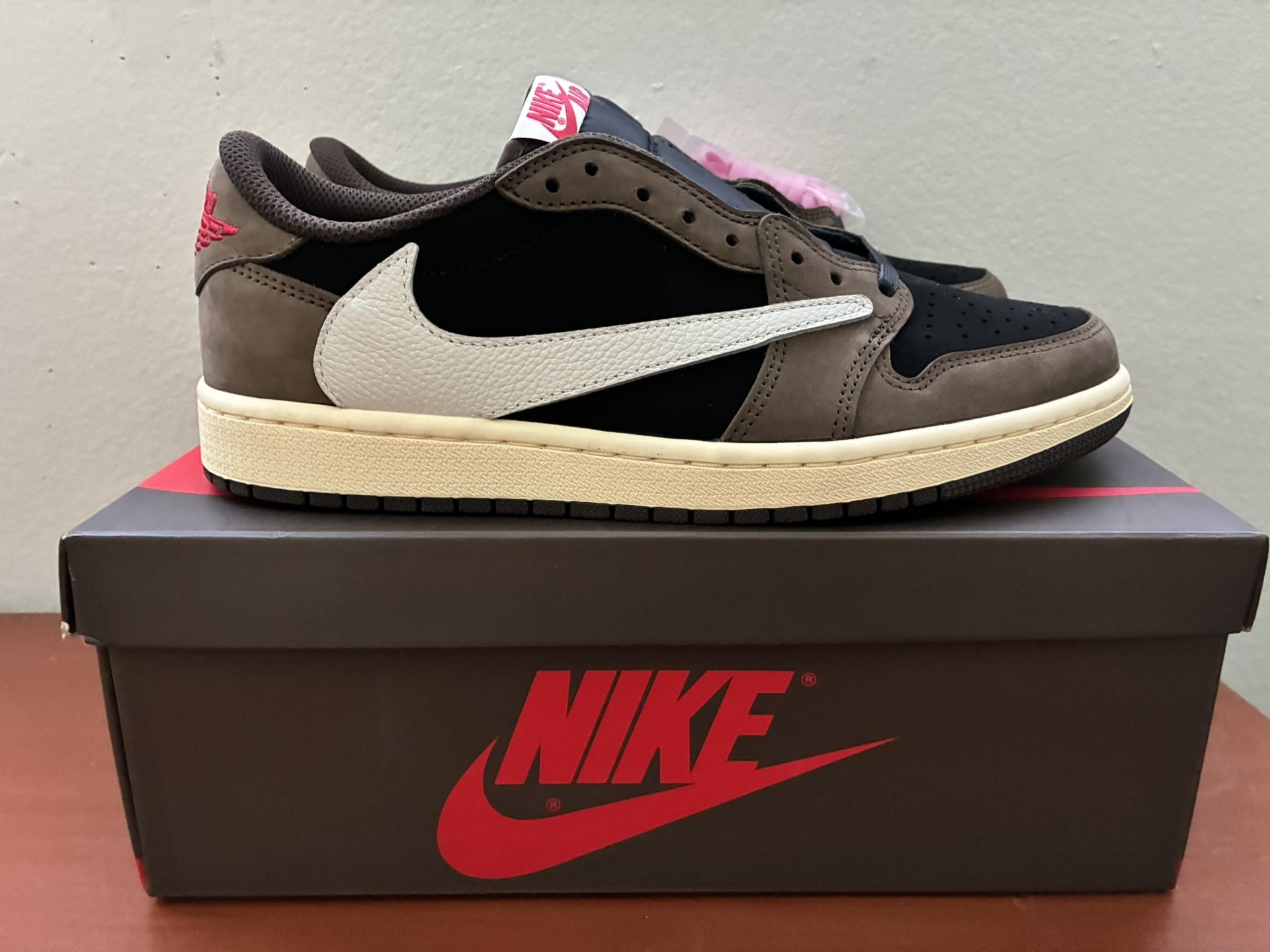 Jordan 1 Low Travis Scott Mocha Men’s Size 9.5
