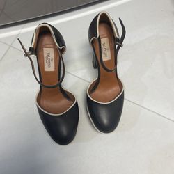 Woman shoes
