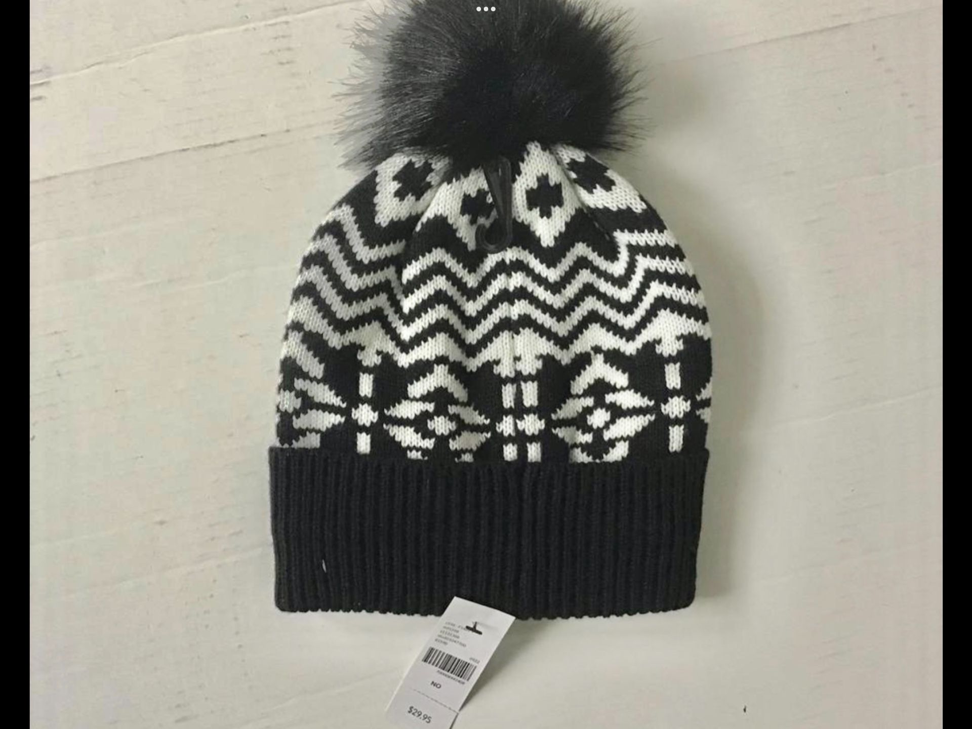 NEW w/ Tag Lane Bryant Women’s Black White Print Knit Beanie Winter Hat One Size Pom Pom