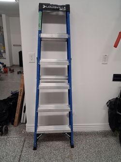 Louisville 6' fiberglass stepladder