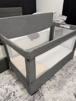 Full size grey crib / sturdy travel crib