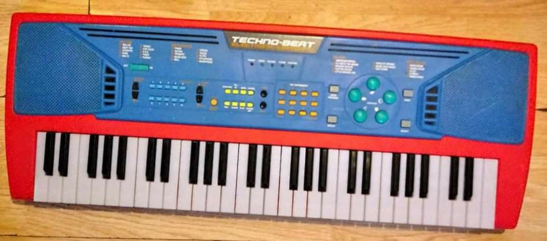 Techno-Beat ELECTRONIC KEYBOARD Concert Play/Demo Manley 2005 Red 54 KEYS 27" L.