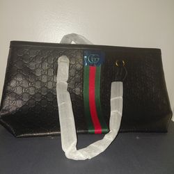 Purse with iconic logo