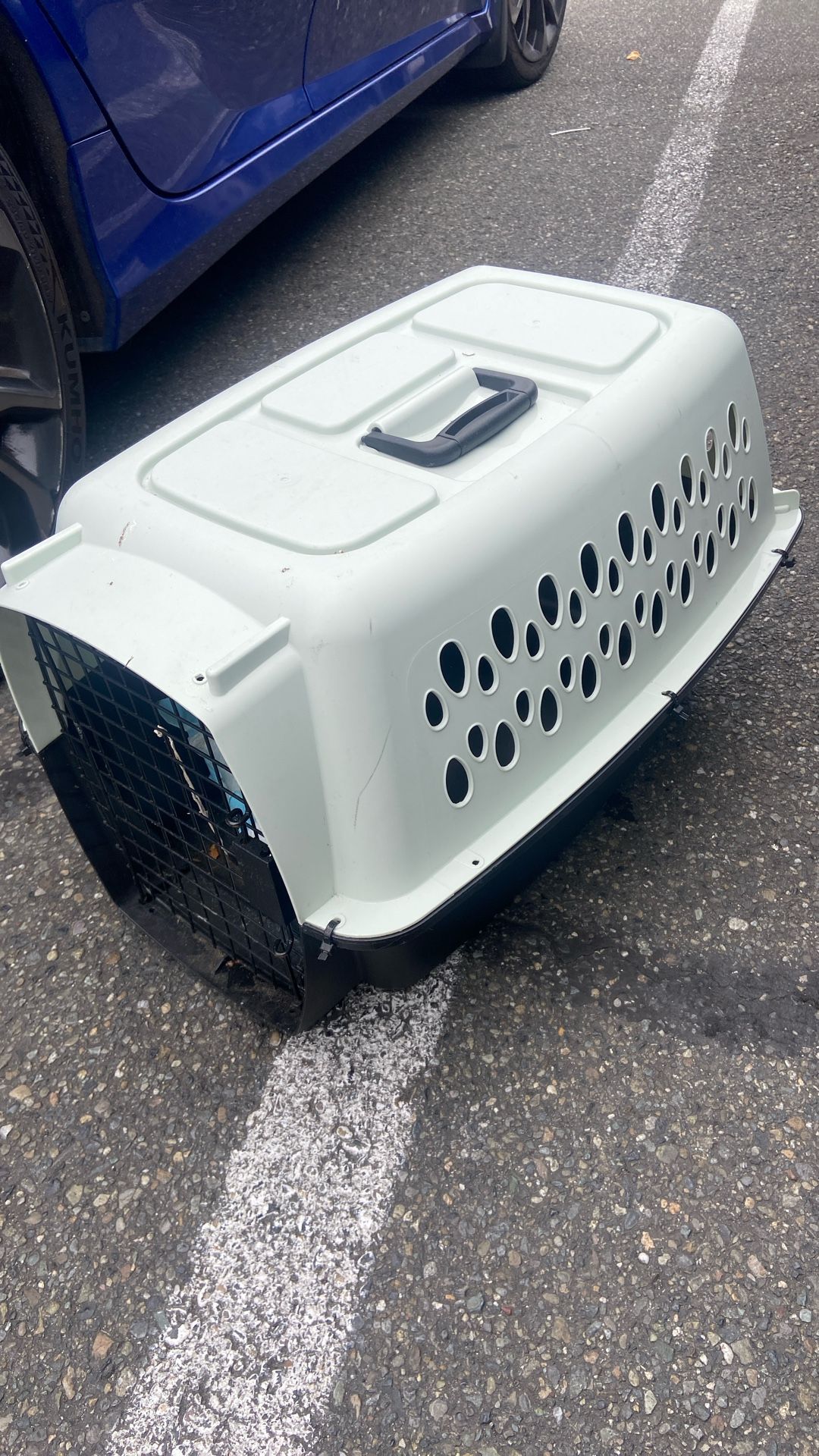 Dog Kennel Price 10$ Pick Up.  E Side 72. and  Grand. View.  E.  Tacoma 