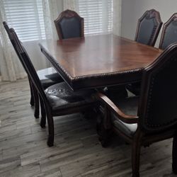 Elegant Wooden Dining Table Set
