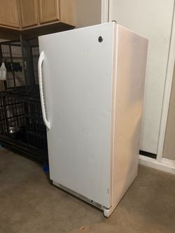 GE Midsize Refrigerator – Works Great