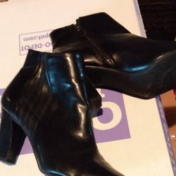 Black Boots Size 6.5 Slightly Used,$15. Pick Up In Oak Cliff