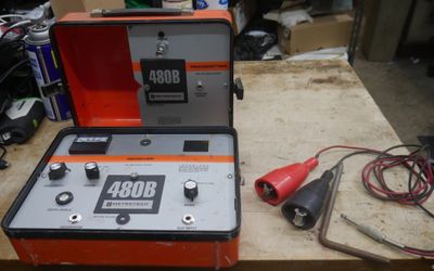 Metrotech VM-480B Split Box Pipe and Cable Locator With Cables  https://offerup.com/redirect/?o=dXNlZC5pdA== comes on . i don't have a ability to test