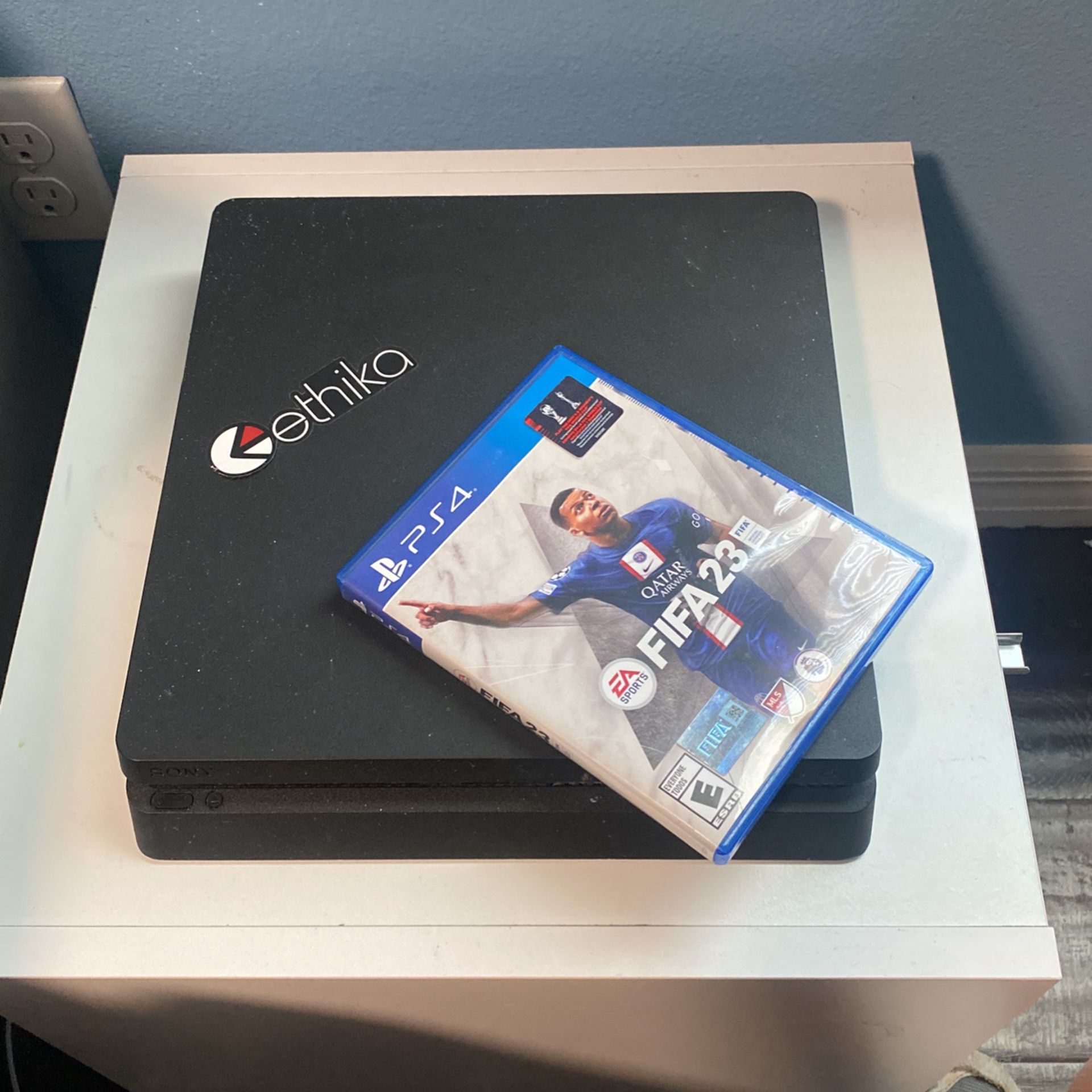 Ps4 Slim (with Fifa 23)