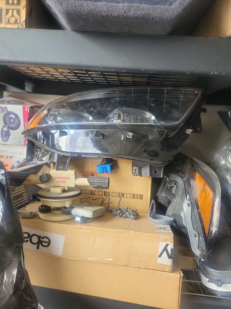 2022 Ford EXPLORER RIGHT HEADLIGHT